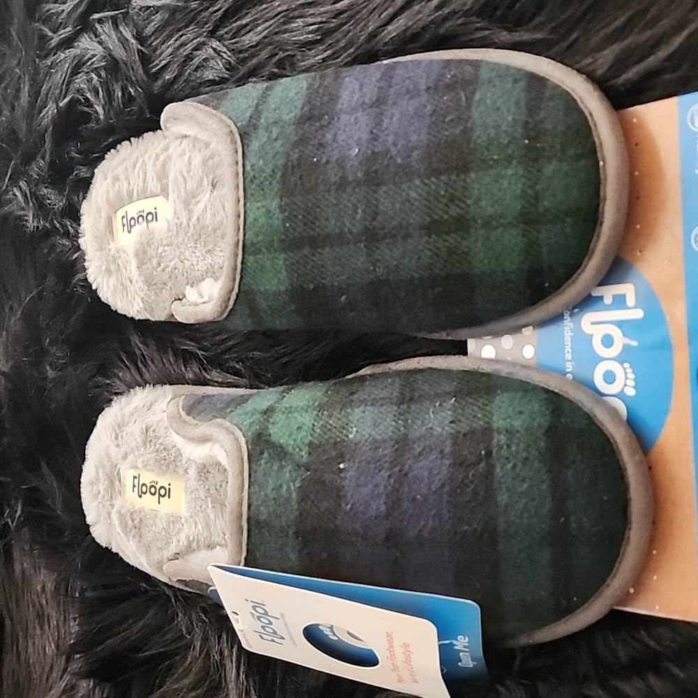 New Floopi Slippers, Sz. Large (9-10)